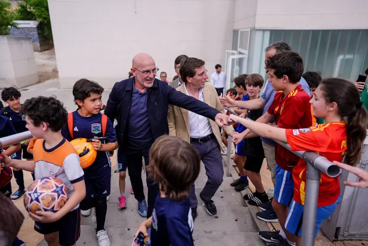 Homenajea a Luis de la Fuente