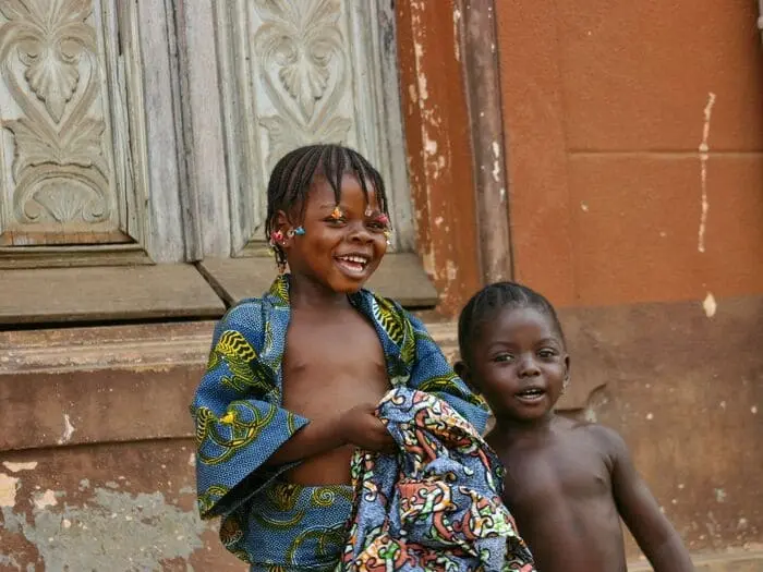 África. Sonrisas maravillosas. Portada libro Porto 
Novo Benín