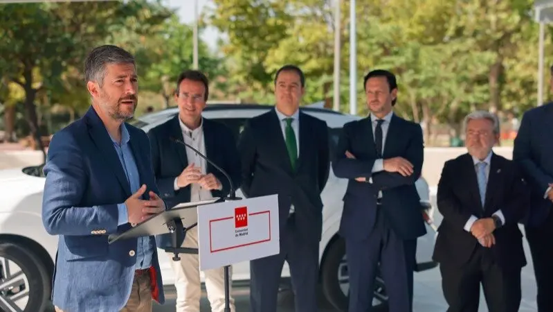 El consejero García Martín, en la inauguración de la  electrolinera de Leganés - Foto Comunidad de Madrid
