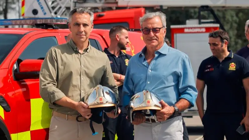 El consejero Novillo, junto a Carlos Sainz - Foto Comunidad de Madrid