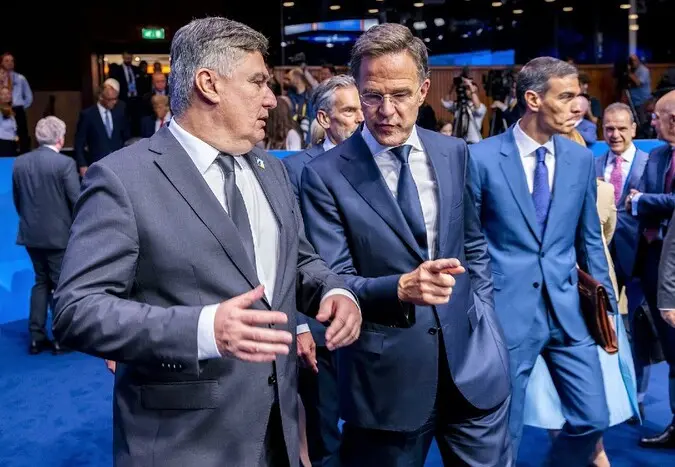 Zoran Milanović, presidente de Croacia; el secretario general de la OTAN, Mark Rutte; y Sánchez | Foto de la OTAN