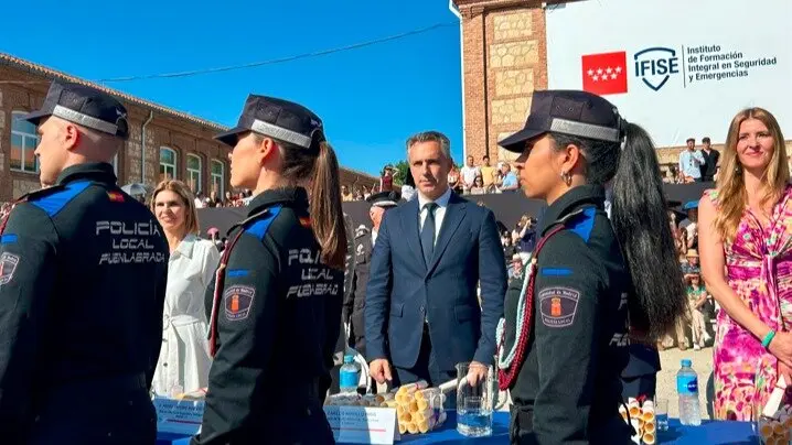 El consejero Novillo, en la clausura y entrega de  diplomas del LXI Curso Selectivo de Formación Básica, en el IFISE - Foto Comunidad de Madrid
