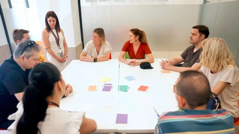 La consejera Dávila ha visitado hoy a usuarios y profesionales de este  recurso, ubicado en el distrito de San Blas-Canillejas - Foto Comunidad de Madrid