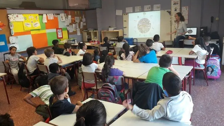Archivo. Alumnos en un colegio madrileño durante su jornada escolar