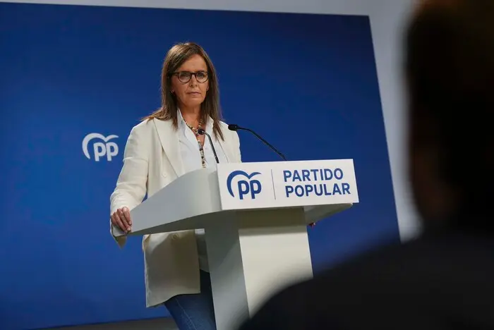 Carmen Fúnez atiende a los medios | Foto del PP