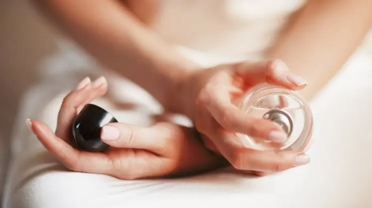 ¿Cómo conseguir que tu perfume dure más? - 
freepic.diller