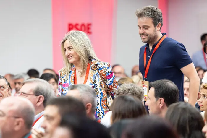 Juan Francisco Serrano junto a Milagros Tolón | Foto de Eugenia Morago/PSOE