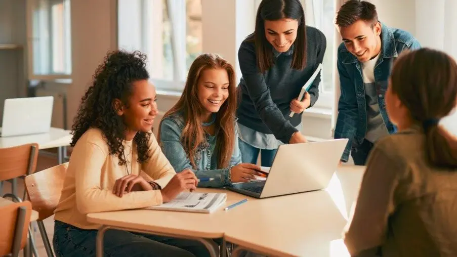 Jóvenes tecnología - Foto Comunidad de Madrid