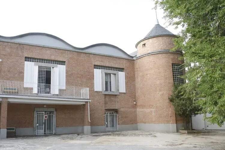 Imágenes de archivo del Centro de Acogida Pedro Meca: exterior, zona común y zona de descanso