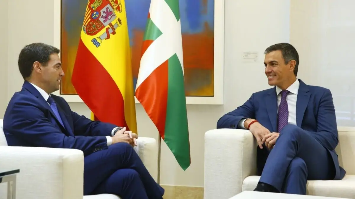 Reunión entre Imanol Pradales y Pedro Sánchez en La Moncloa - Pool Moncloa/José Manuel Álvarez y Fernando Calvo