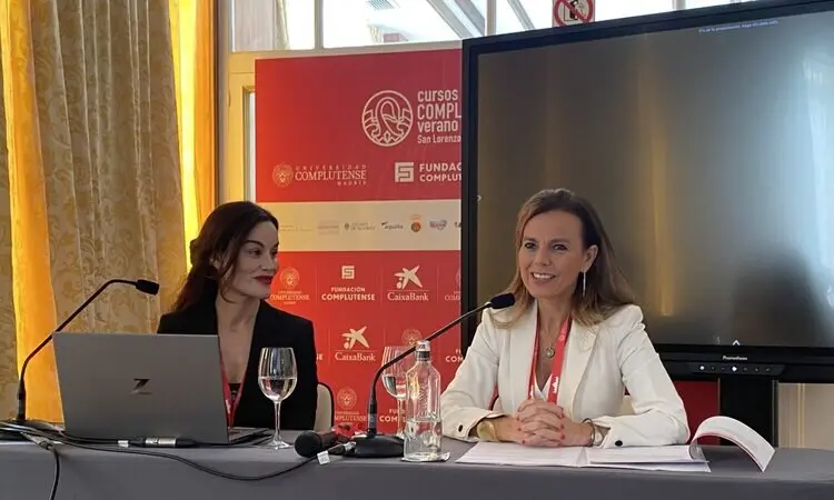 La concejala delegada de Turismo, Almudena Maíllo, durante su participación en los cursos de verano de la Universidad Complutense en El Escorial