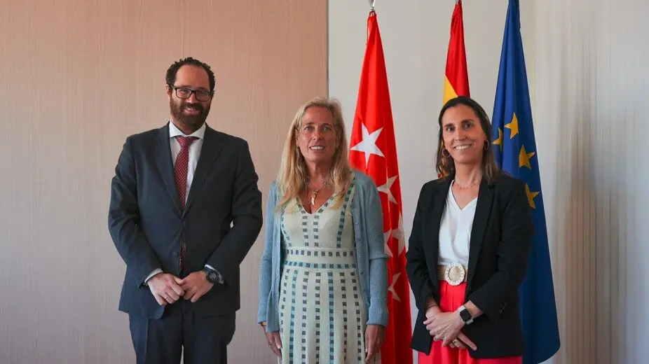 La consejera Albert, reunida con dirigentes de la Asociación de Inspectores de Hacienda - Foto Comunidad de Madrid