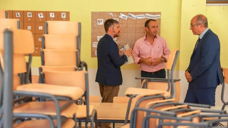 El consejero García Martín, en Campo Real en una de estas  actuaciones - Foto Comunidad de Madrid