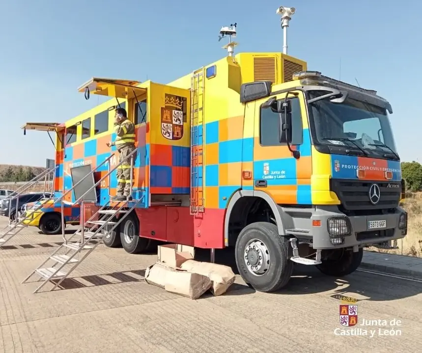 Un camión de coordinación de los trabajos en León | Foto de la Junta de Castilla y León