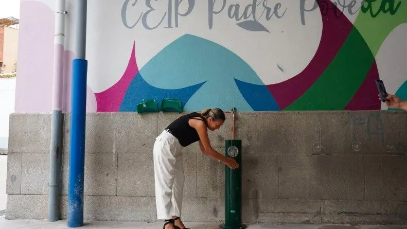 La concejala en su visita al CEIP Padre Poveda - Foto Ayuntamiento de Madrid