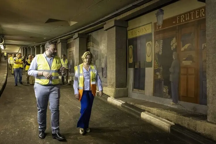 Imagen de archivo. García Romero y Segura visitando los trabajos del túnel de la plaza Mayor
