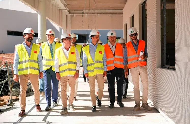El consejero de Educación, durante su visita a las obras del IES Torcuato Fernández  Miranda - Foto Comunidad de Madrid