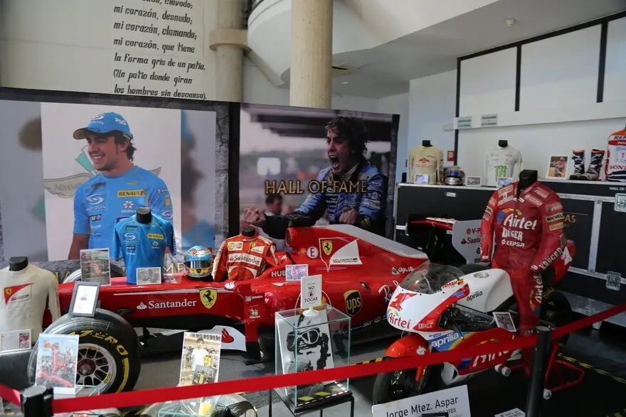 EXPOSICIÓN LEYENDAS DEPORTE - Ayuntamiento de Móstoles