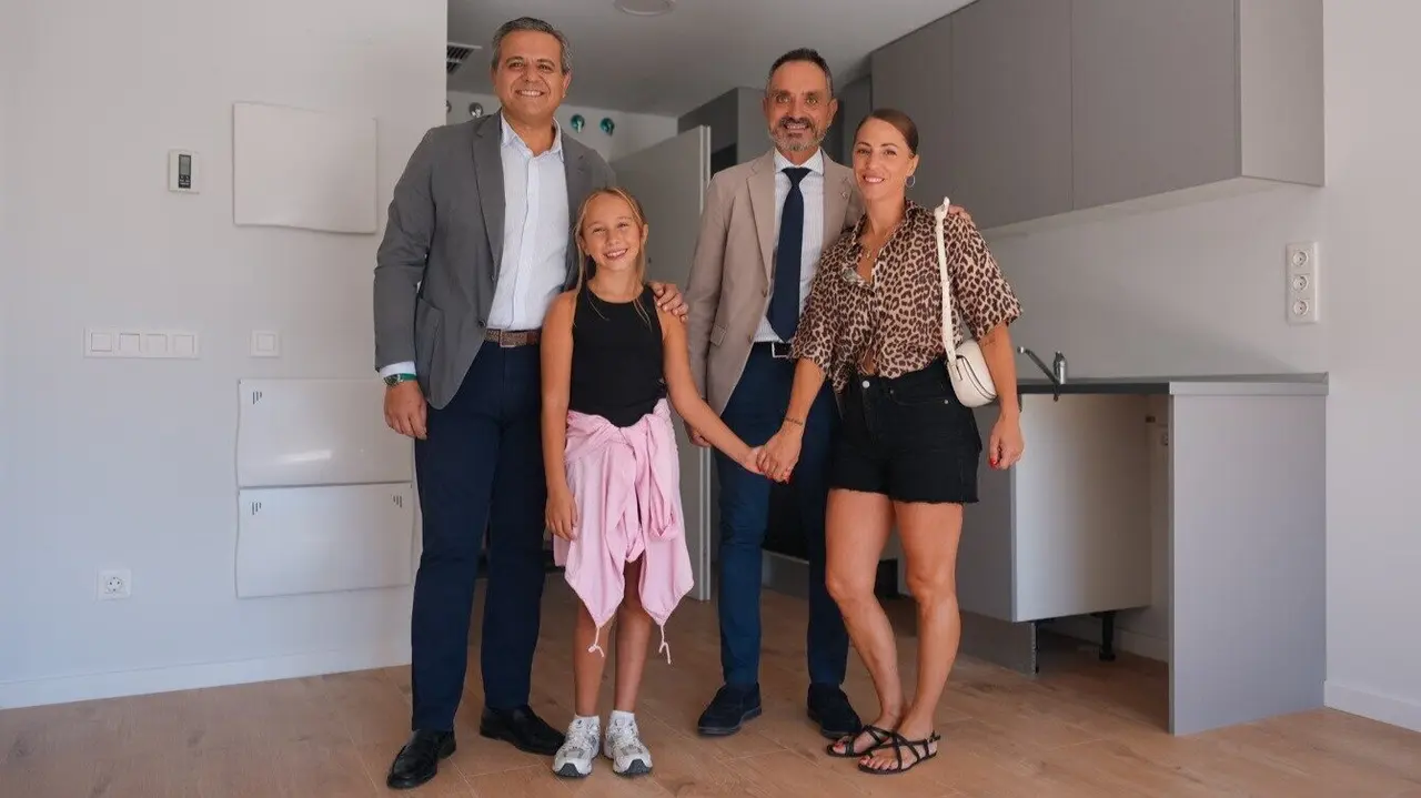 Jorge Rodrigo entrega de viviendas del Plan Vive en Móstoles