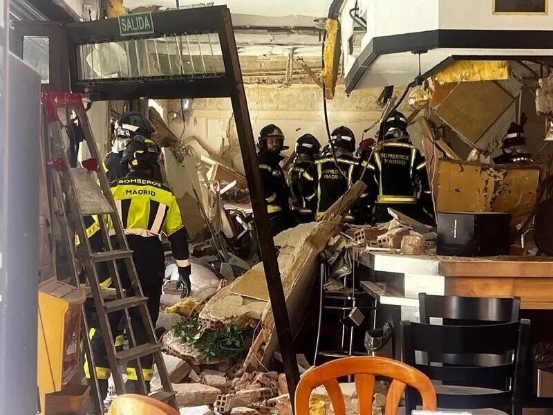 Escena de la explosión en el bar de Puente de Vallecas | Fotos de Emergencias Madrid