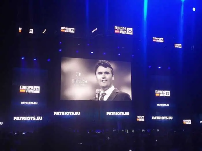 Imagen de Charlie Kirk en la pantalla del acto Europa Viva 25 | Foto de Servimedia