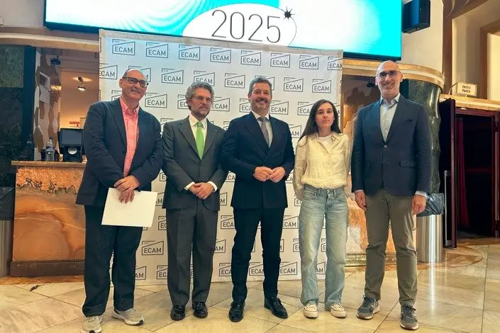 El consejero De Paco Serrano, en la graduación de la 28ª promoción de la ECAM - Foto Comunidad de Madrid