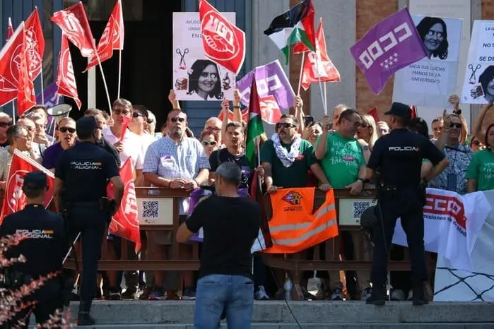 El PP acusa a la portavoz de Más Madrid de abandonar sus funciones para acudir a una protesta en Alcalá