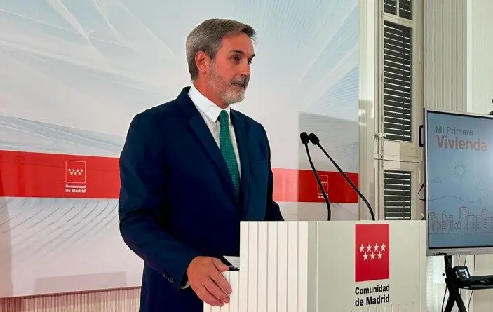 El viceconsejero de Vivienda, Transportes e Infraestructuras ha formalizado la  adhesión de la entidad Eurocaja Rural y la renovación del resto de convenios - Foto Comunidad de Madrid