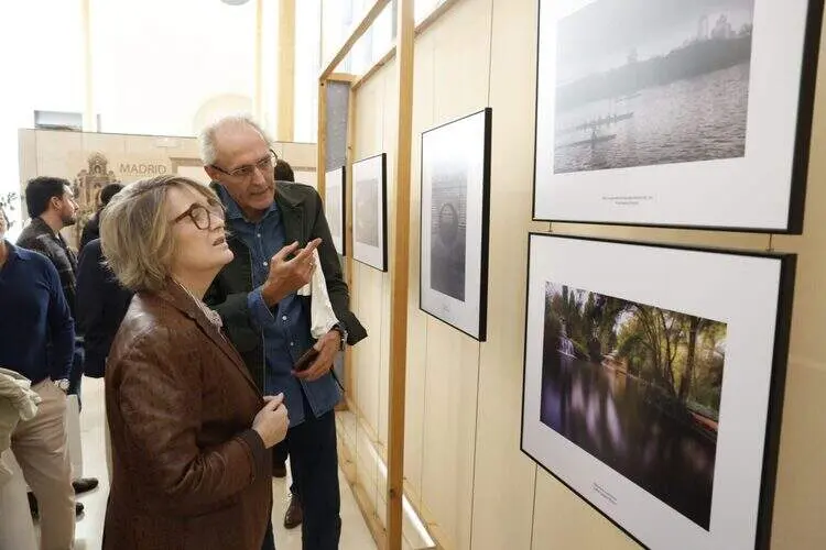 Rivera de la Cruz inaugura la exposición de las fotografías finalistas del certamen ‘Fui sobre agua edificada…’