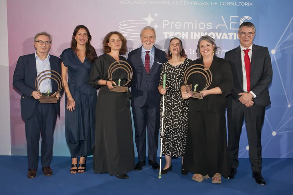Estrategia digital del Ayuntamiento recibe el premio a la innovación de la AEC