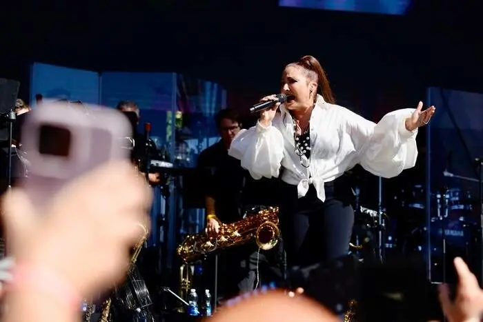 Gloria Estefan hace vibrar la Plaza de Colón