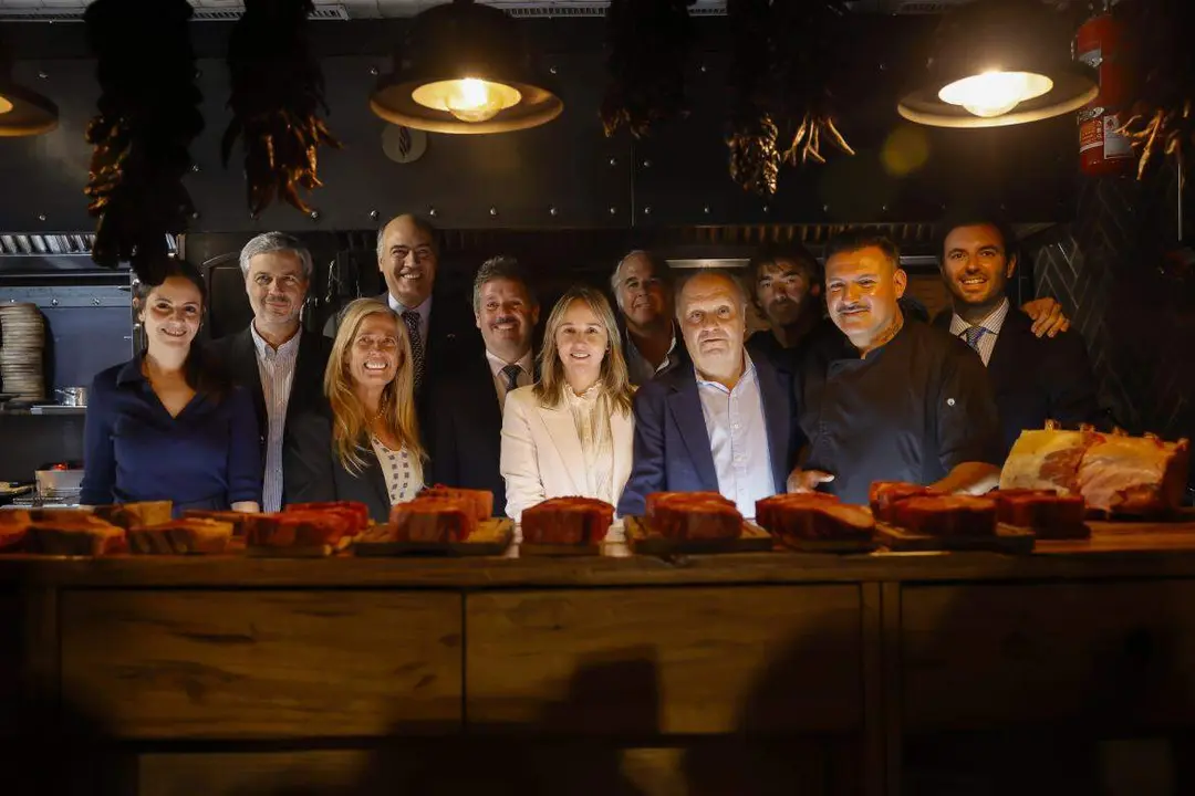 El consejero De Paco Serrano ha presentado la guía de 200 restaurantes iberoamericanos - Foto Comunidad de Madrid