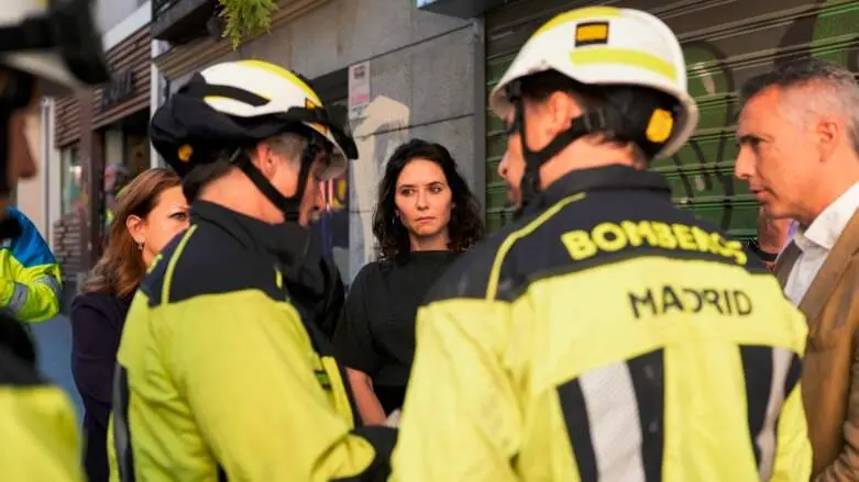 Isabel Díaz Ayuso, en el siniestro de la calle Hilera, tras el derrumbe de un edificio - Foto Comunidad de Madrid