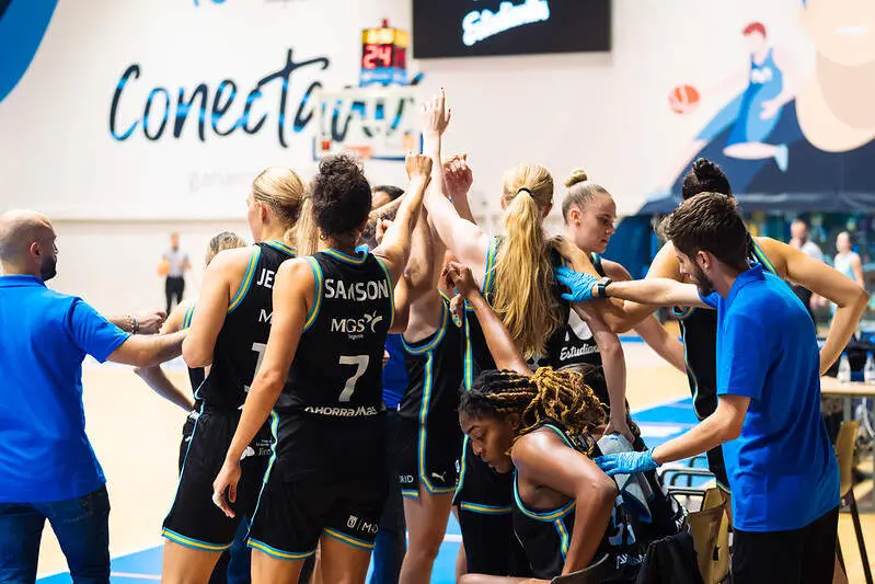 Las Women in Black - Movistar Estudiantes (Flickr)