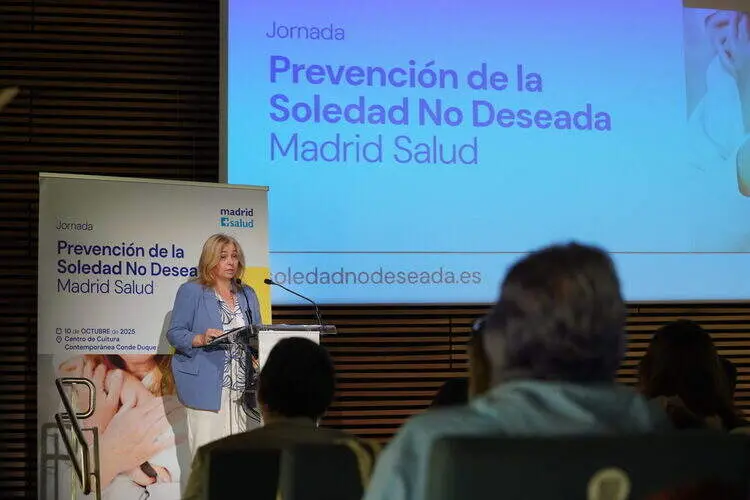 Sanz participa en la apertura de una jornada de prevención de la soledad no deseada de Madrid Salud