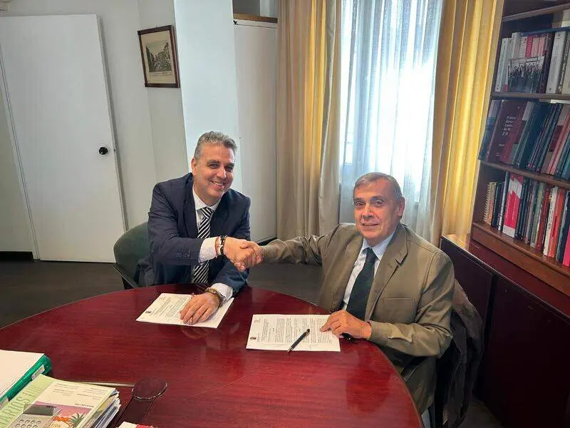 Miguel Ángel Ruiz Anillo, Presidente de la Asociación Española de Consumidores, y Jaime Cabrero García, Presidente de COAPIMADRID