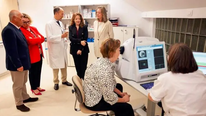La consejera Matute, durante su visita al Servicio de Oftalmología del Hospital La Princesa - Foto Comunidad de Madrid