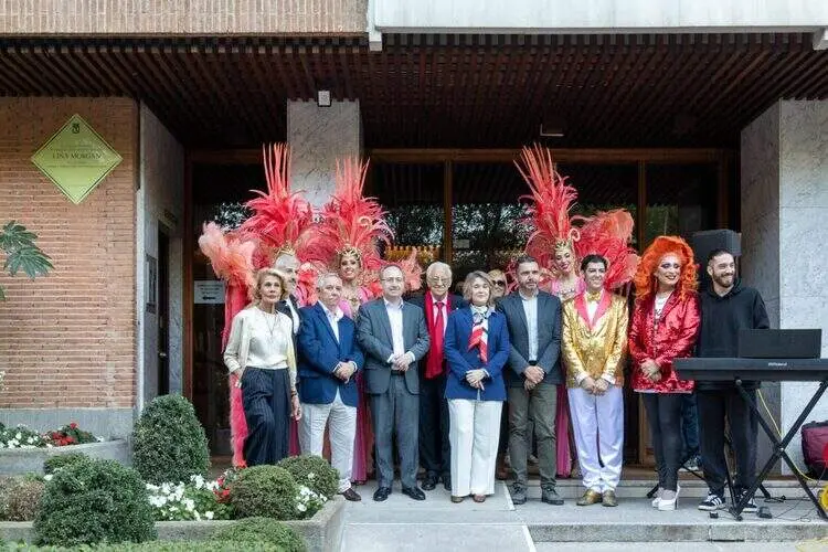 Rivera de la Cruz descubre una placa en homenaje a Lina Morgan en la casa donde vivió sus últimos años