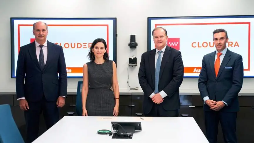 La presidenta regional, junto al CEO de la multinacional  americana, el vicepresidente regional para Iberia y el consejero de Digitalización - Foto Comunidad de Madrid