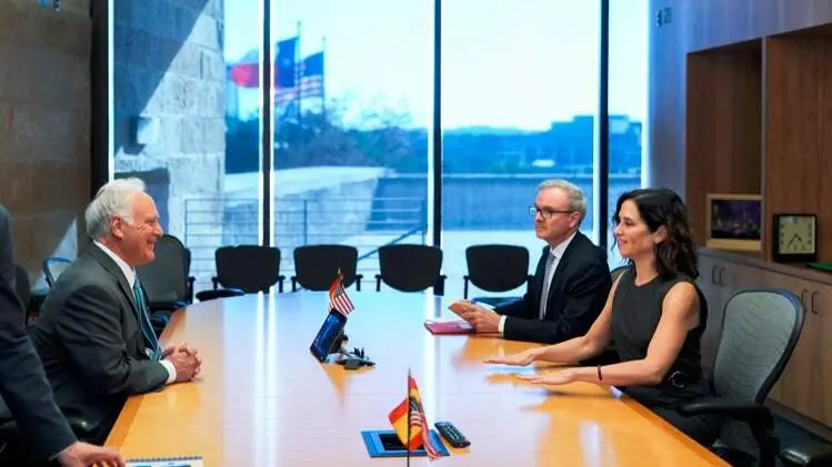 Isabel Díaz Ayuso, en el encuentro institucional con el alcalde de Austin, Kirk Watson  - Foto Comunidad de Madrid