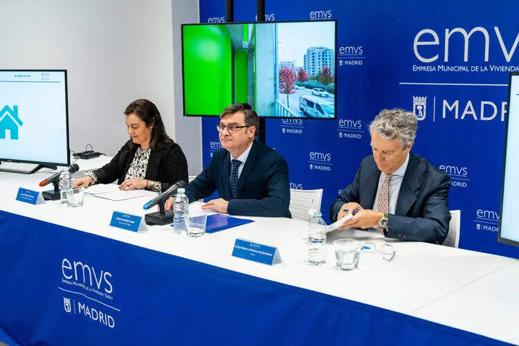 El delegado de Políticas de Vivienda y presidente de EMVS Madrid, Álvaro González, durante el sorteo de 378 pisos