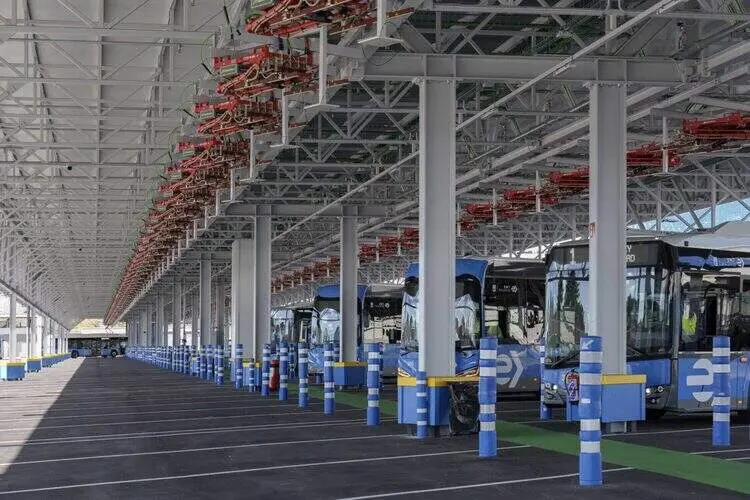 Diferentes imágenes de archivo de Estación de Carga Eléctrica EMT Madrid