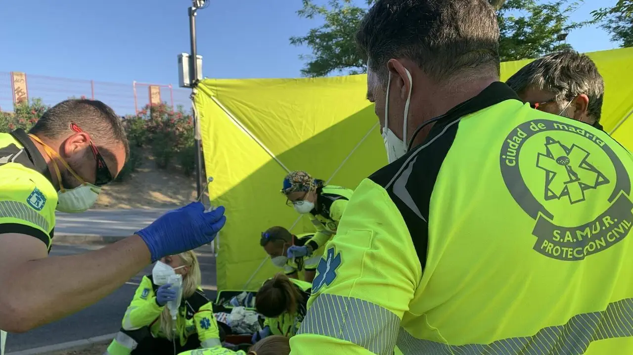 Imagen de archivo de miembros de SAMUR-Protección Civil durante una actuación