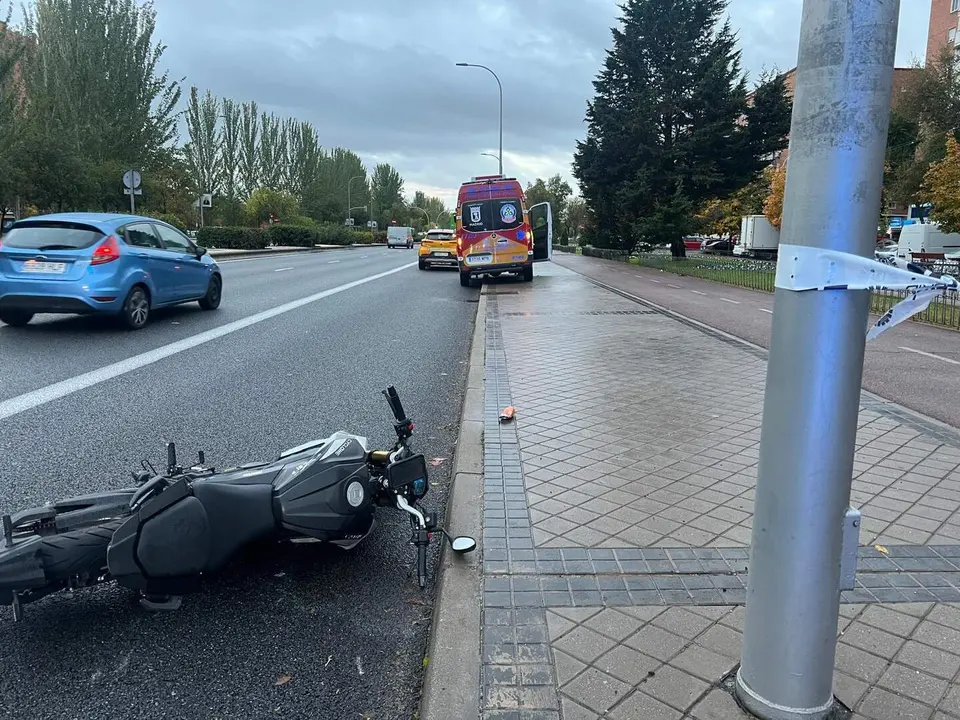 La moto en el lugar del accidente | Foto de Emergencias Madrid