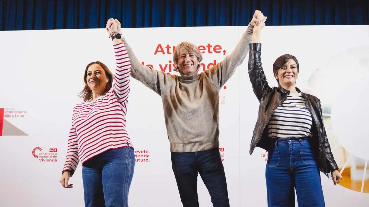 La ministra de Vivienda, con el candidato socialista Carlos Martínez | Foto de ICAL/Lucía Burón