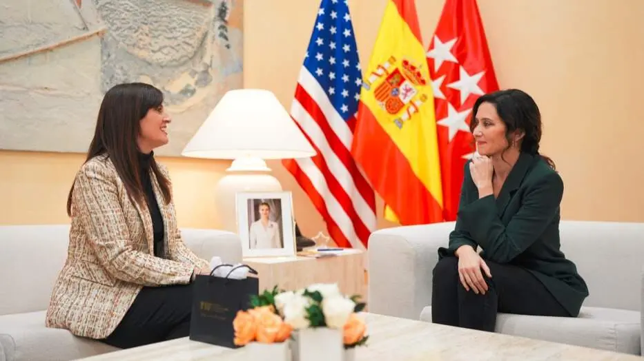 La presidenta, con su homóloga de la Florida International University (FIU) - Foto Comunidad de Madrid