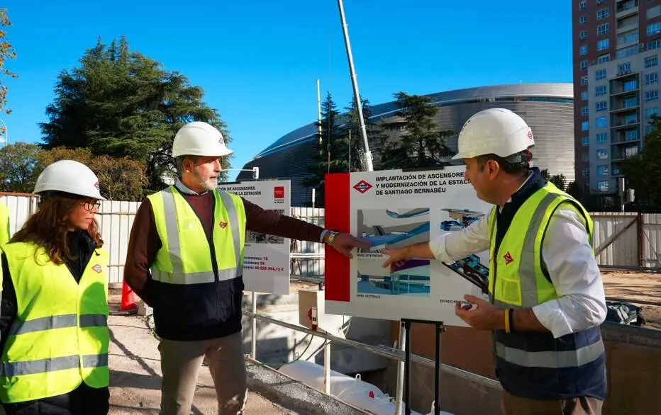 El viceconsejero de Transportes, durante su visita a las obras de renovación de la estación de Metro de Bernabéu - Foto Comunidad de Madrid