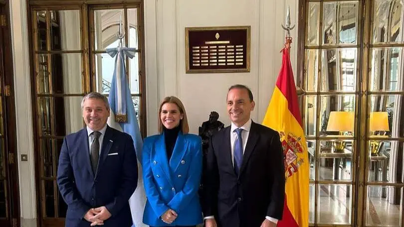 Judith Piquet se reúne en la Embajada de Argentina