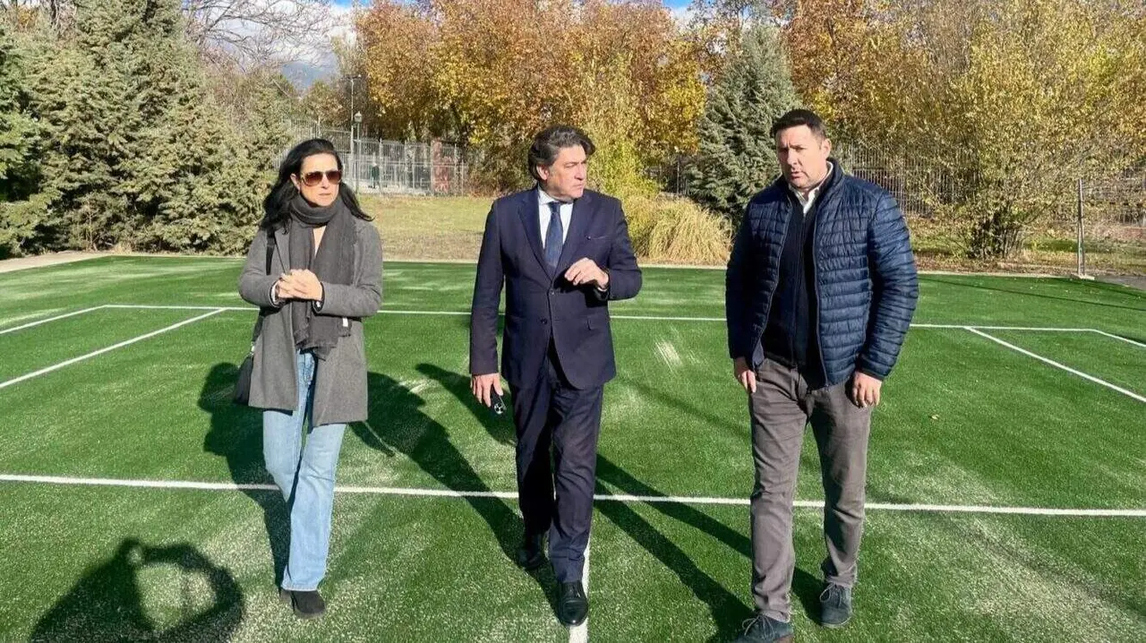 El concejal David Pérez visita las pistas de tenis del CDM Luis Aragonés