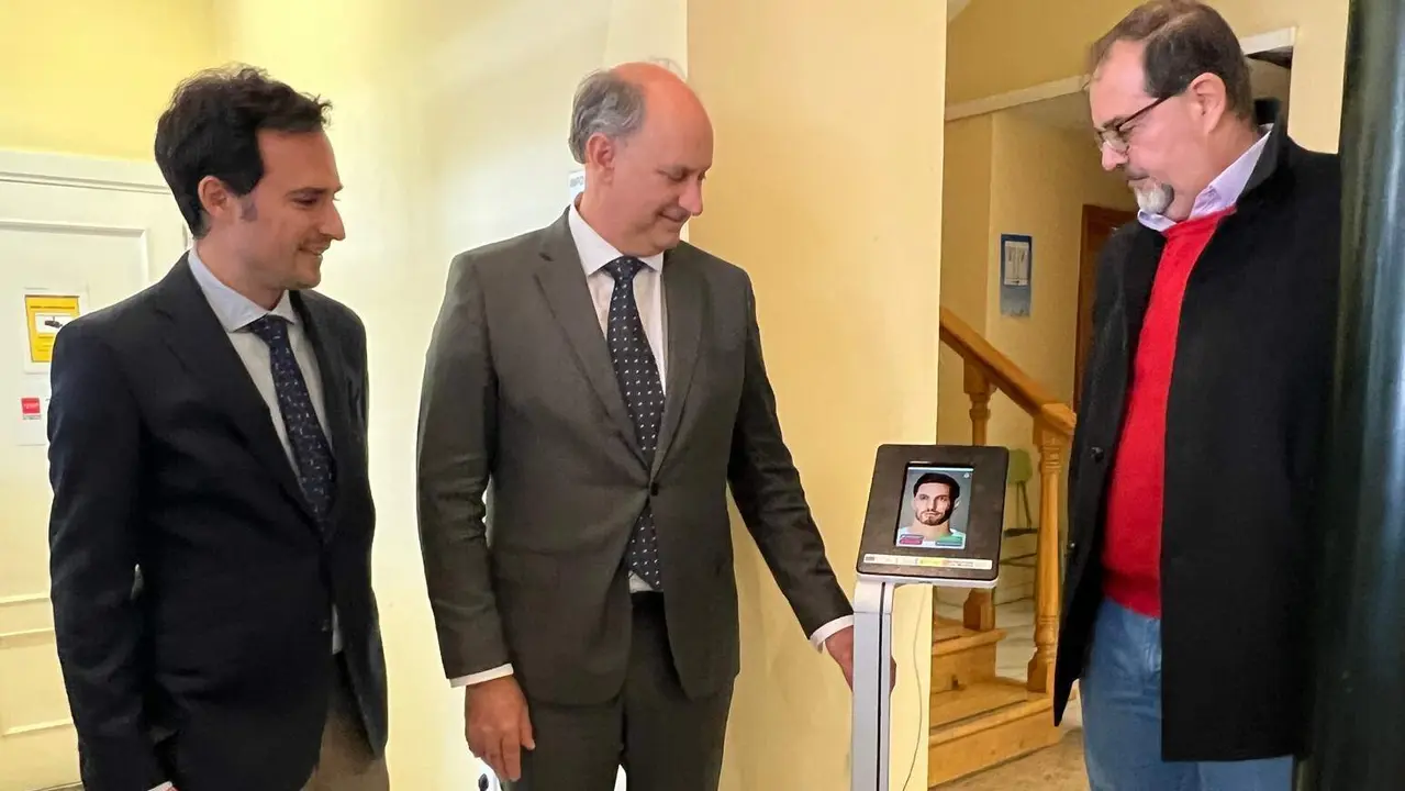 El consejero López-Valverde, durante su visita a Morata de Tajuña - Foto Comunidad de Madrid